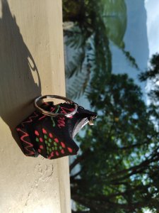 Gantungan kunci rumah batak